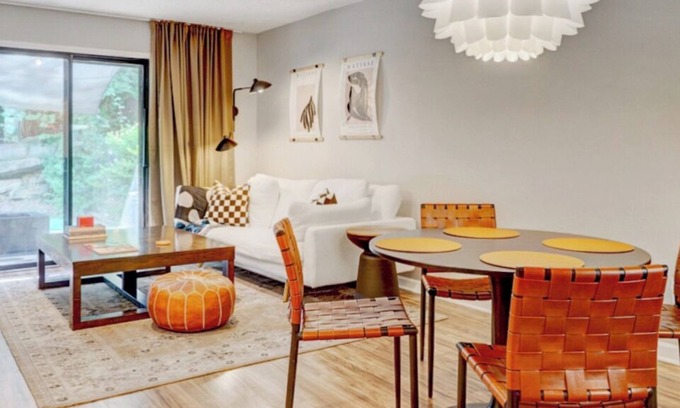 Shawnee Heights Casa | KContemporary Townhome