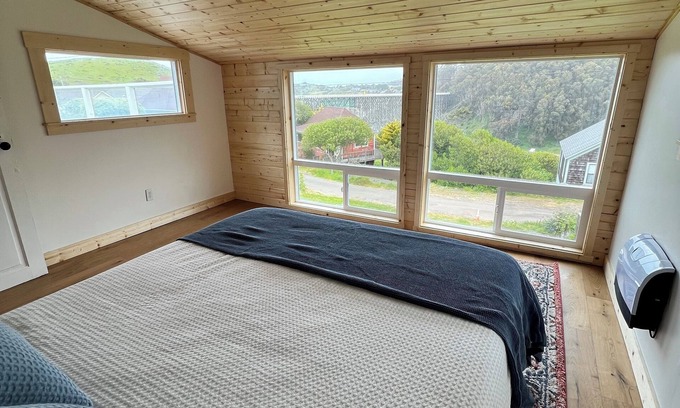 Albion Cabaña | Keep it cozy at this peaceful and centrally located coastal cottage.