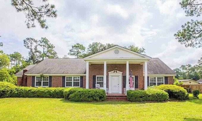 Bainbridge Casa | Keep it simple at this peaceful and centrally-located place.