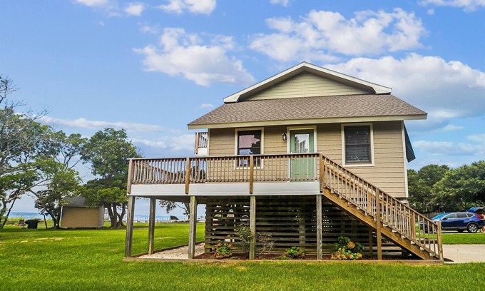 Caffeys Quarters Apartamento | Keepers Loft -- Waterfront Duplex with Pier and Gazebo