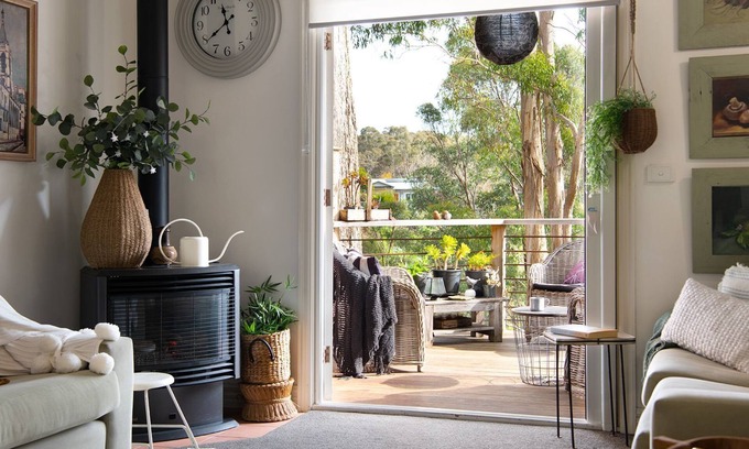 Hepburn Springs Apartamento | Kellaway's- charming cottage with sunny deck and gas log fire
