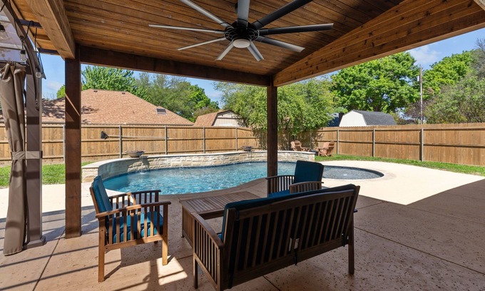 Keller Casa | The Charming House & Pool in DFW