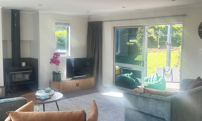 Kelvin Heights Casa | Kelvin Heights Chic Ski Haven Ski Remarks and Coronet Sun drenched