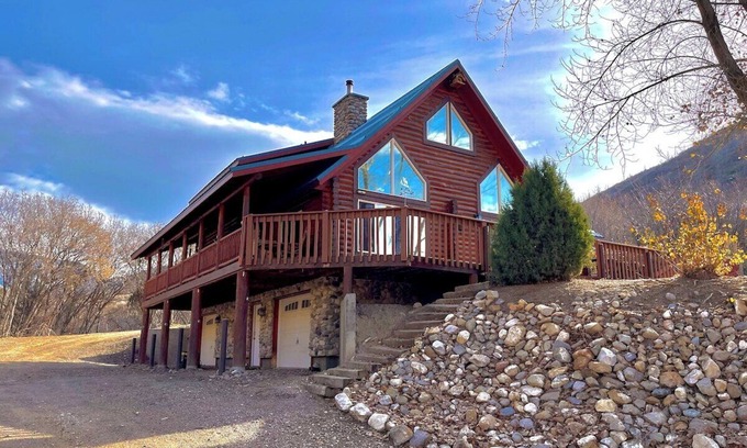 McCammon Casa | Kemosabe Reunion Getaway | Hot Tub, Sauna, Nature
