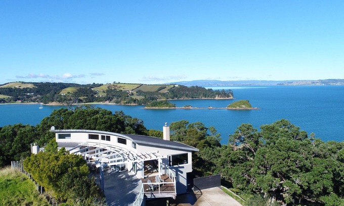 Surfdale Casa | Kennedy Point Hilltop House - Stay Waiheke