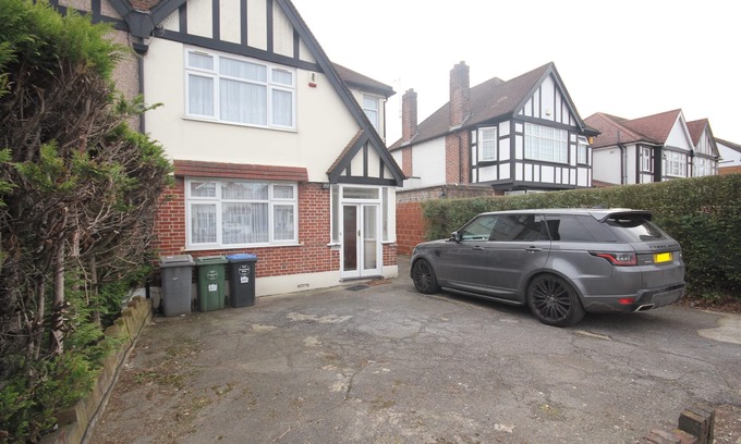 Kingsbury Casa | Kenton House