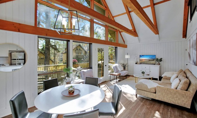 Salem Condominio | Keowee Key Condo Modern Meets Cozy Private Golf Lake Tennis Community