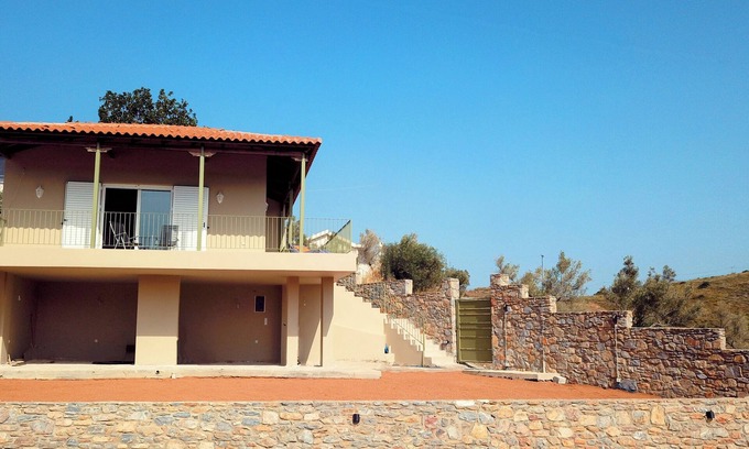 Lavreotiki Casa | Keratea Hillside House/ couple and family-friendly country house close to Sounio