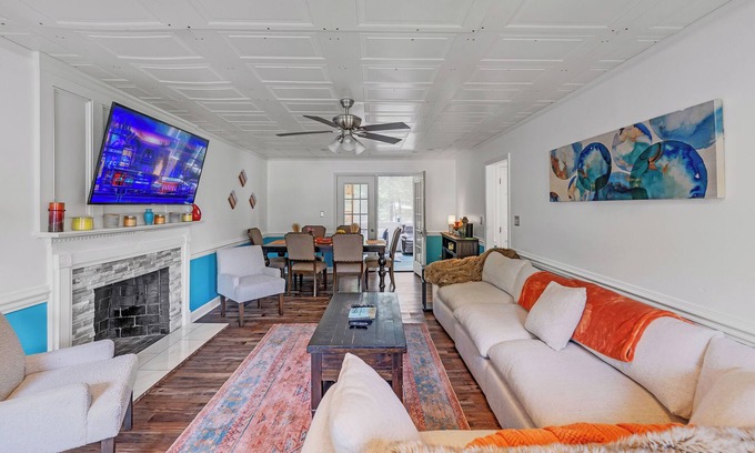 Kernersville Casa | Kernersville Hot Tub Pool Arcade Gym Wifi Coffee