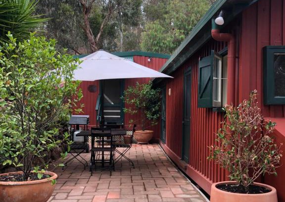 Kerrisdale Casa | Kerrisdale Railway Cottage