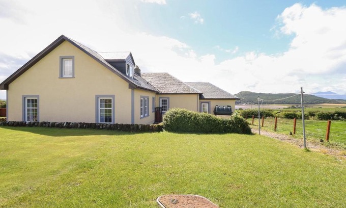 The Cumbraes Casa | Kerrytonlia Cottage