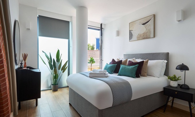 London Borough of Hounslow Apartamento | Kew Bridge by Viridian Apartments