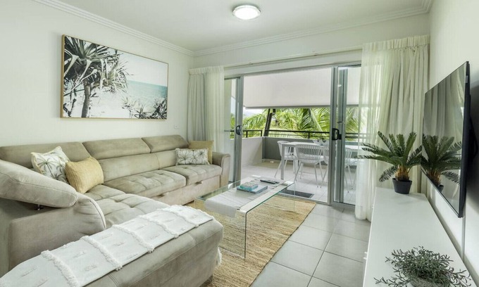 Kewarra Beach Apartamento | Kewarra Beach Coastal Retreat 2BR Apt - Pool / BBQ