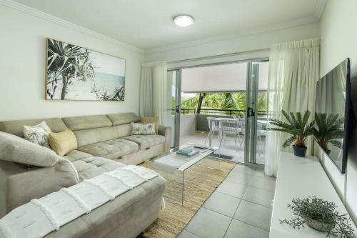 Kewarra Beach Apartamento | Kewarra Beach Coastal Retreat 2BR Apt with Pool and BBQ