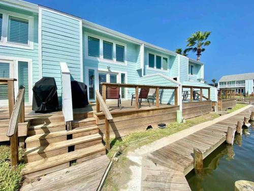 Key Allegro Apartamento | Key Allegro Condo on the BAY with BOAT DOCK & POOL!