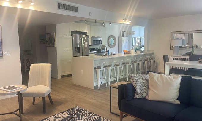 Key Biscayne Apartamento | Key Biscayne Gorgeous 3 bdrm Beachy Chic Condo