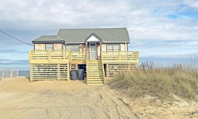 Kitty Hawk Casa | FRENTE AL MAR LA BELLEZA CON INTERIORES FABULOSOS, VISTAS GALORE, WIFI Y PERRO AMISTOSO!