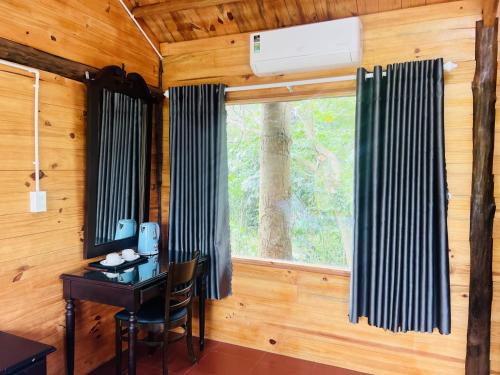 Chau Duc Cabina | Khu Nghỉ dưỡng Sinh thái Nhà Lụa Retreat