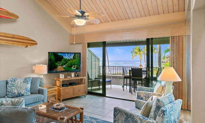 Kahana Condominio | KHV 9 2BR Oceanfront Condo w Panoramic Maui View