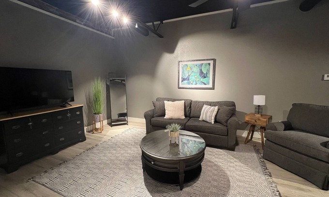 Wichita Falls Casa | Kickapoo Apartments, Unit #5 | Modern apartment in Wichita Falls