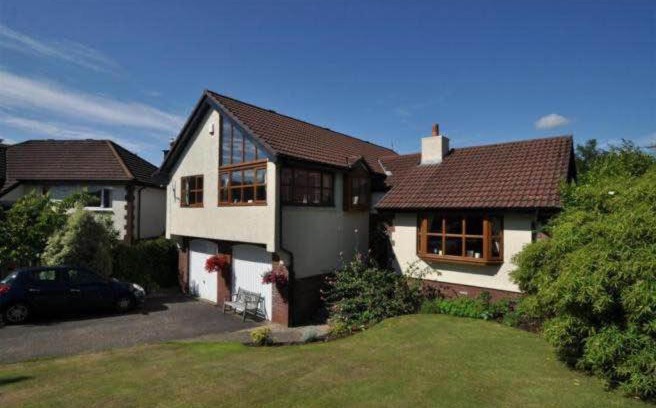 Largs Casa | Kilburn Holiday Cottage