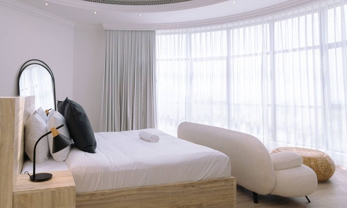 Jumeira 3 Cama Y Desayuno | Kilimanjaro Suite at Full Moon Villa
