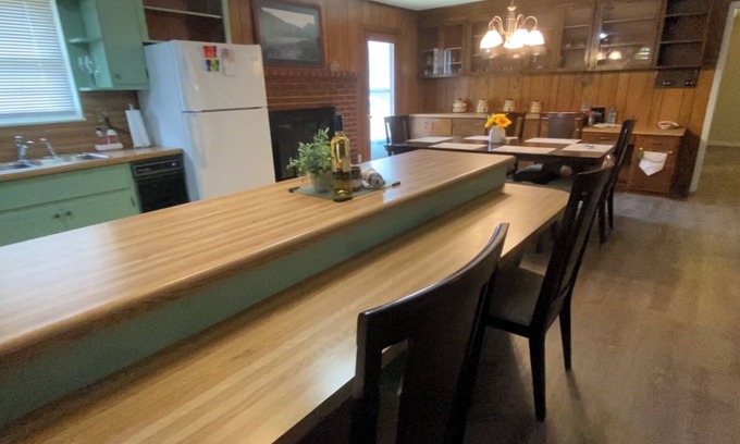 Seymour Casa | Killer Location! 25 min to Pigeon Forge 20 min to Knoxville! Super comfy!