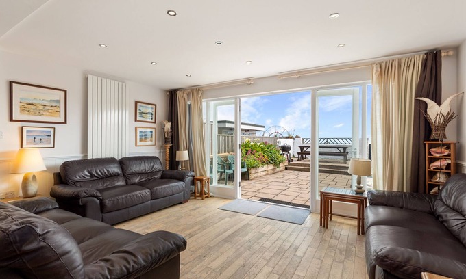 Saundersfoot Casa | Kilmore - Direct Beach Access, Sea Views