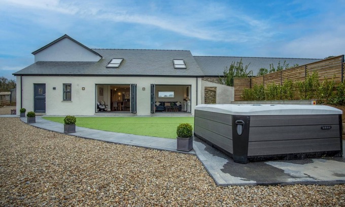 Narberth Casa | Kiln Park Farmhouse - 4 Bedroom Cottage - Narberth