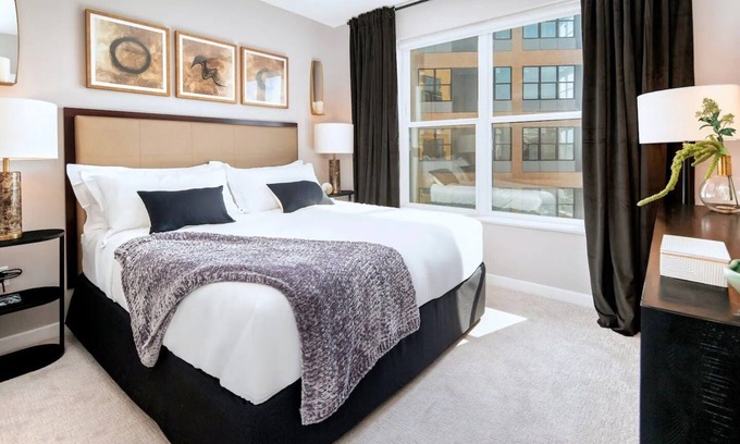 The Hill Apartamento | King 1BR Apt w/ Cozy Den & Luxury Amenities