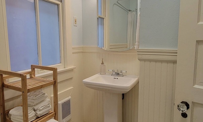 Galveston Apartamento | King Bed 1/1 in heart of East End Historic District