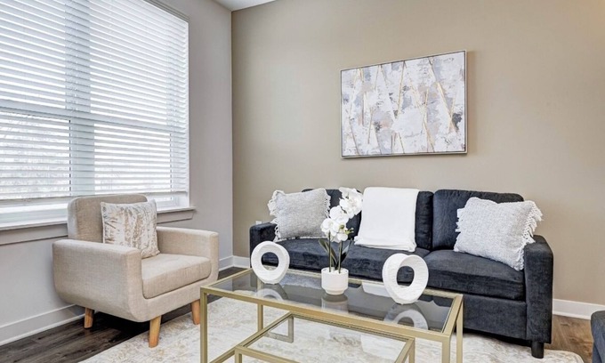 Indianapolis Apartamento | KING BED- 1BED/1BATH- *IN THE HEART OF BROAD RIPPLE *
