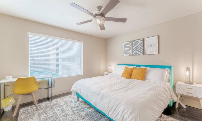 Riverside Apartamento | King bed 1BR close to Downtown w fast wifi & gym