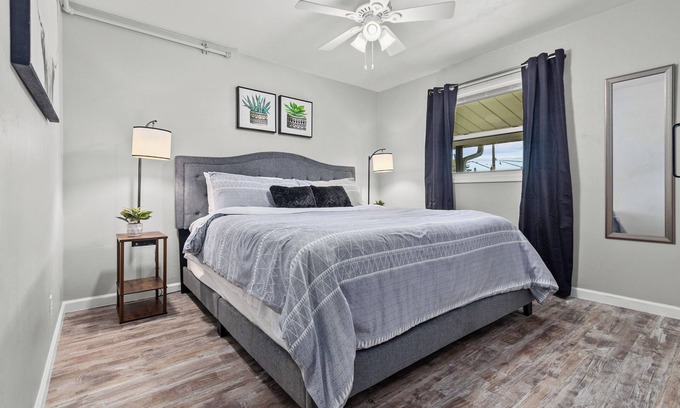 Appleton Casa | King bed 2BR Suite in the Heart of Appleton