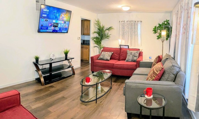 Waukegan Casa | ☆King Bed/3 bds Home near Naval Base - 6Flags - Casino☆