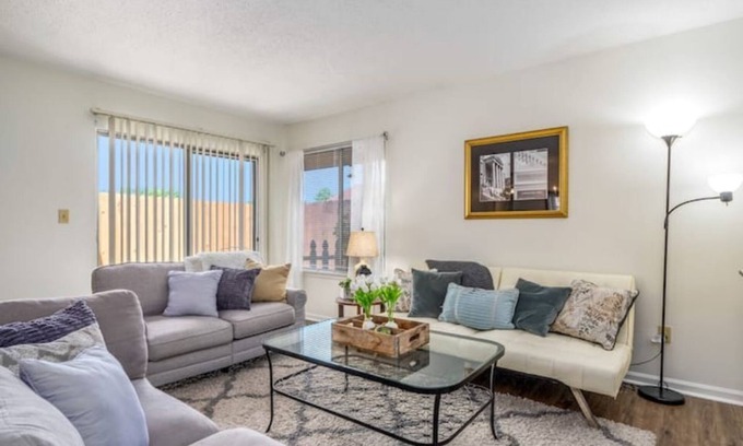 Northport Condominio | King Bed -3BR Condo- 3.2 mi to UA - Near Kentuck and Ol’Colony
