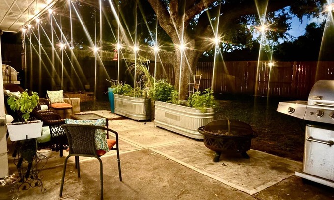 South Side Casa | King-bed Central Private Quiet Couples Tub Beach Fishing Boat Parking Work Trip