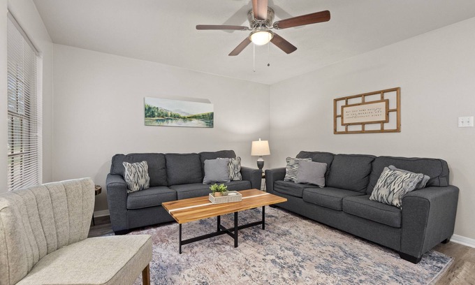 University Park Casa | King Bed, Coffee & Tea Bar, 50" SmartTV, EV Charging NEMA 14-50 Outlet