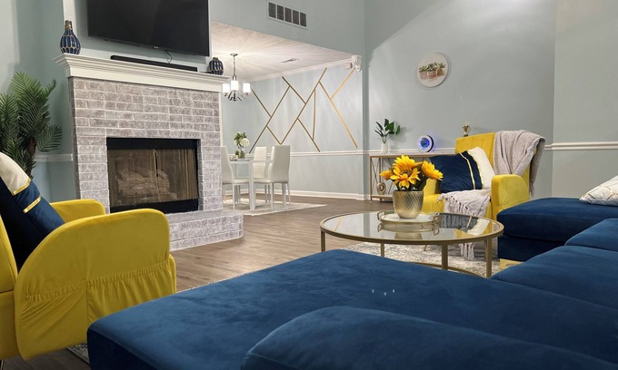 Berclair Casa | King Bed Cozy Urban Retreat-Central Memphis