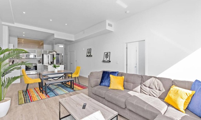 Financial District Apartamento | ! King Bed ! Downtown Highrise!