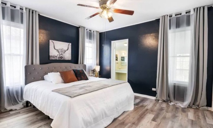 Monticello Park Apartamento | King bed-Fully-Equipped kitchen-Monthly Rental