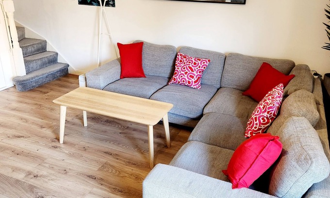 Dublin Casa | King Bed, Great Location, Close to City Centre/3Arena With Free Private Parking!
