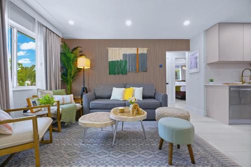 Coral Terrace Casa | King Bed & Hot Tub, A Casita for Families & Pets
