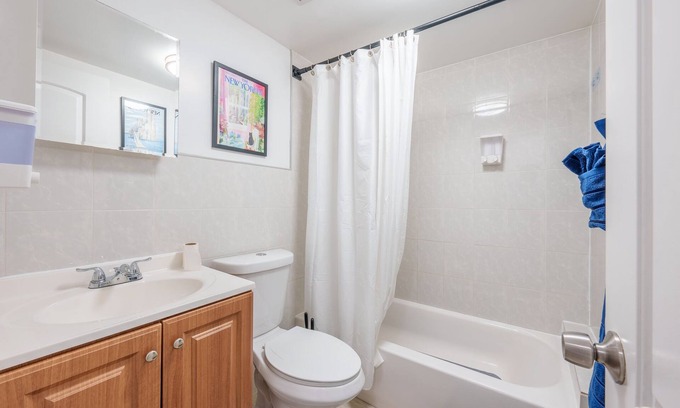 Queens Apartamento | King Bed in 2nd Fl apt on Dead End St