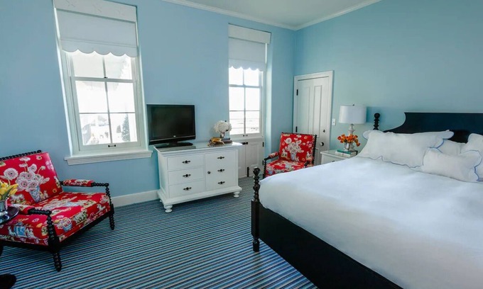 Cape May Hotel | Beachfront Stay in Historic Victorian District l Pool, Bike, Spa & Valet Parking