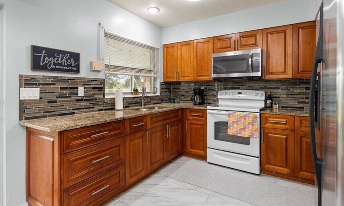 Port Charlotte Casa | King Bed Pet Friendly Quiet&Comfortable