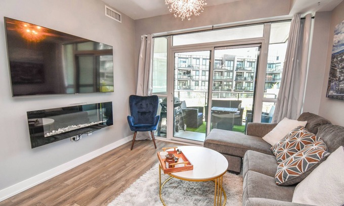 Innisfil Condominio | King Bed*Pool*Fireplace*BBQ*Smart TV
