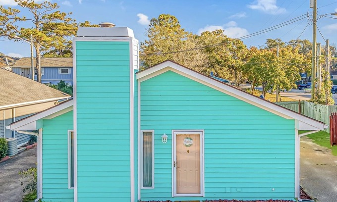 Crescent Beach Casa | King Bed - Private Deck - Walk To Beach - Arcade - Dogs OK - Baby Gear - Laundry