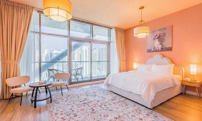 Jumeirah Lake Towers Apartamento | King Bed Studio | Near Metro | Pool | Fast WiFi