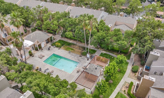 Arden-Arcade Condominio | King Bed Suite. CSUS, CalExpo, Arden Fair, Lohmans.